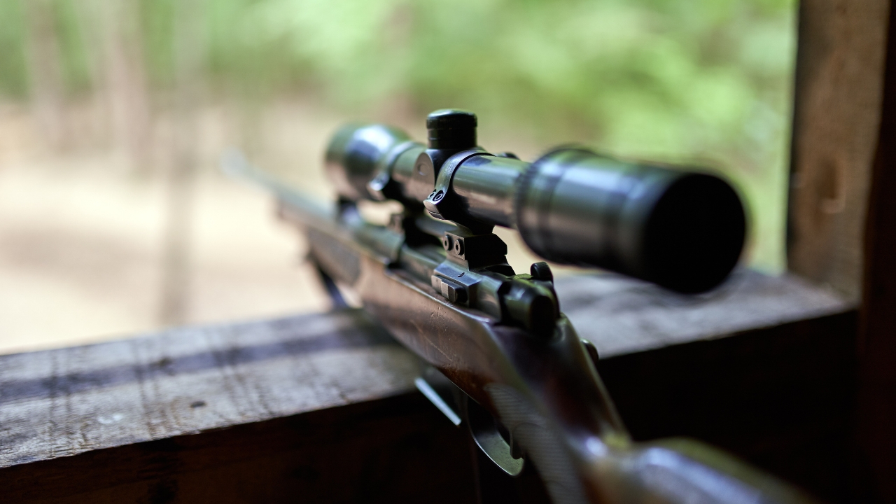This image has an empty alt attribute; its file name is hunting-rifle-5.jpg