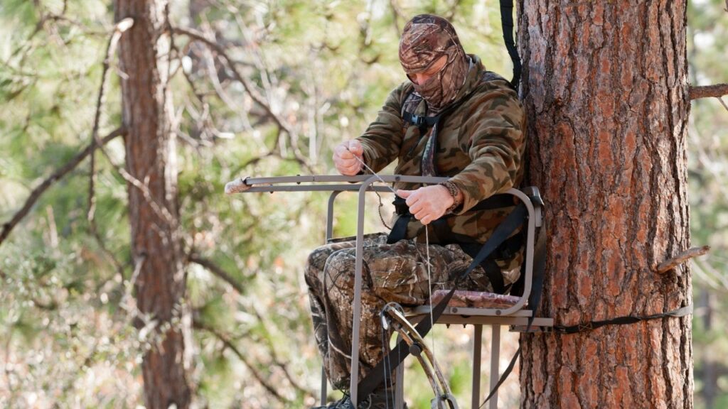 This image has an empty alt attribute; its file name is Hunters-deer-stand-1024x576.jpg
