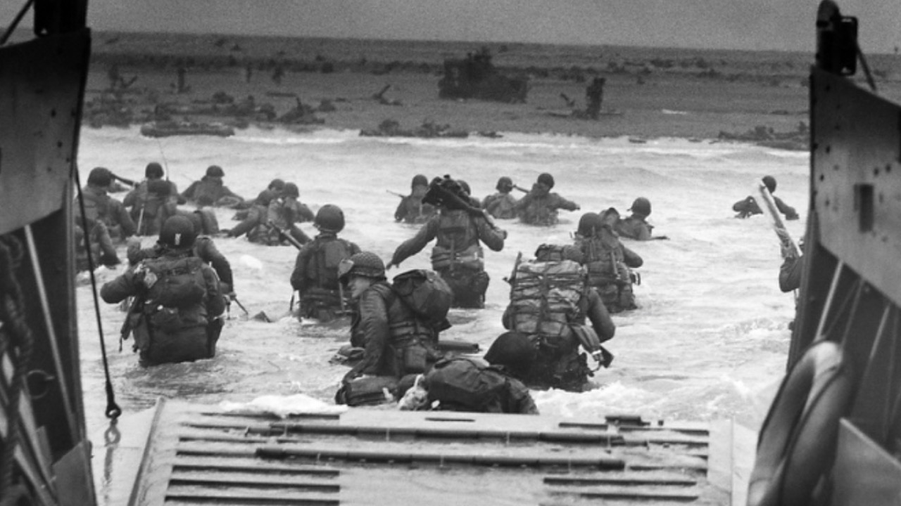 Image Credit: Chief Photographer’s Mate (CPHoM) Robert F. Sargent – Public domain/Wiki Commons